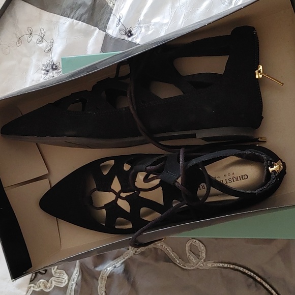 Woman's never worn Flats - Picture 3 of 4